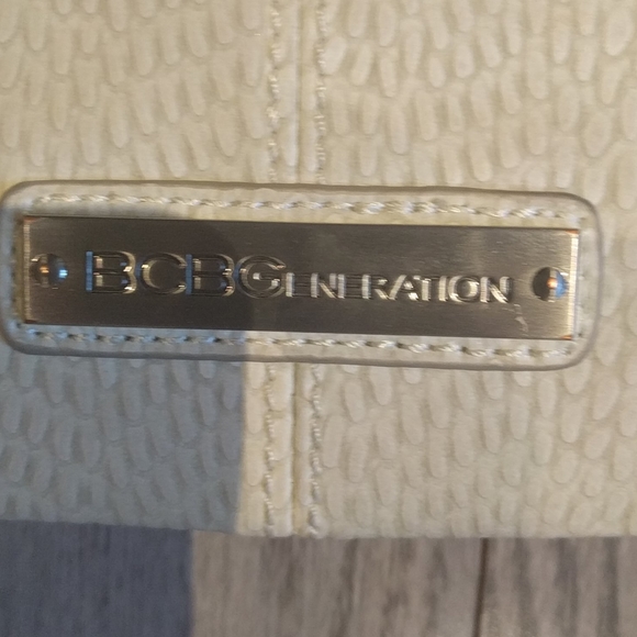 🌸 Beautiful beige couch by BCBG generation 🍀🌸 - Picture 5 of 8